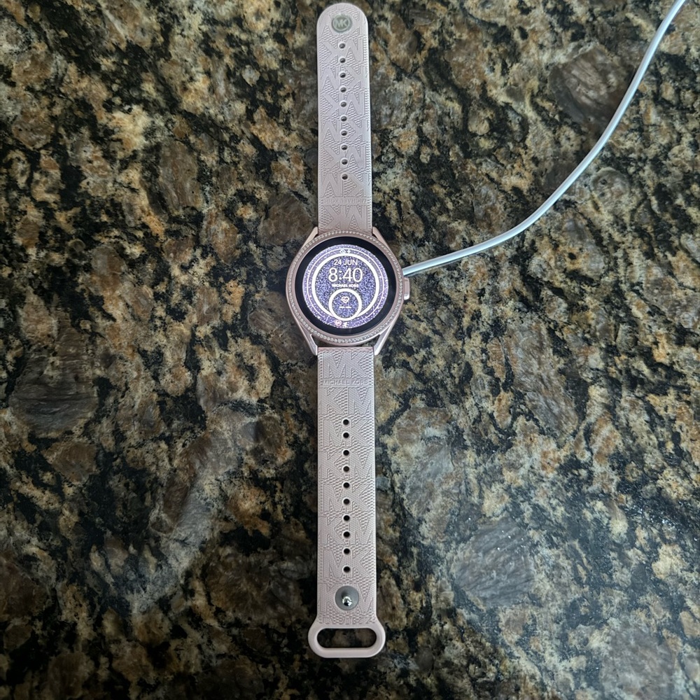 #michaelkors #pink #fitness #smartwatch